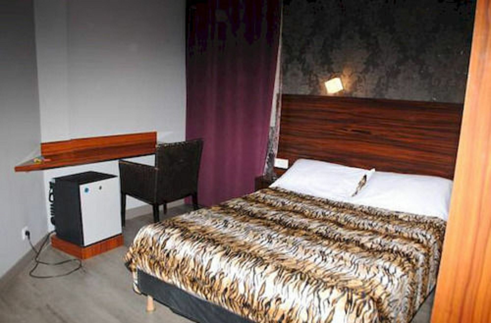 Hotel De Menilmontant Paris Luaran gambar